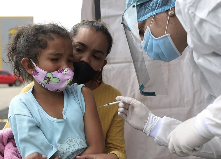 Colombia vacunará contra el COVID-19 en fronteras a los migrantes de cualquier país