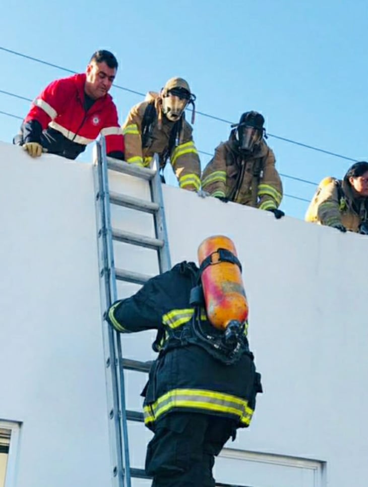 ¿Cómo se capacita un bombero para realizar su trabajo?