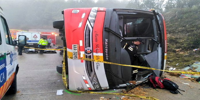 Al menos 18 fallecidos y 25 heridos en accidente de autobús en Ecuador