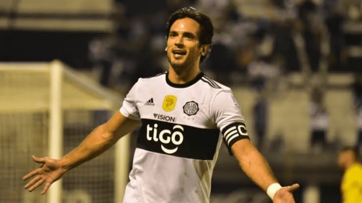 Tras ganar la Supercopa paraguaya, Roque Santa Cruz dice adiós al Olimpia