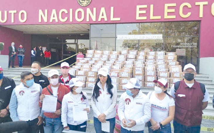 El INE recibe otro millón de firmas para revocación de mandato de AMLO