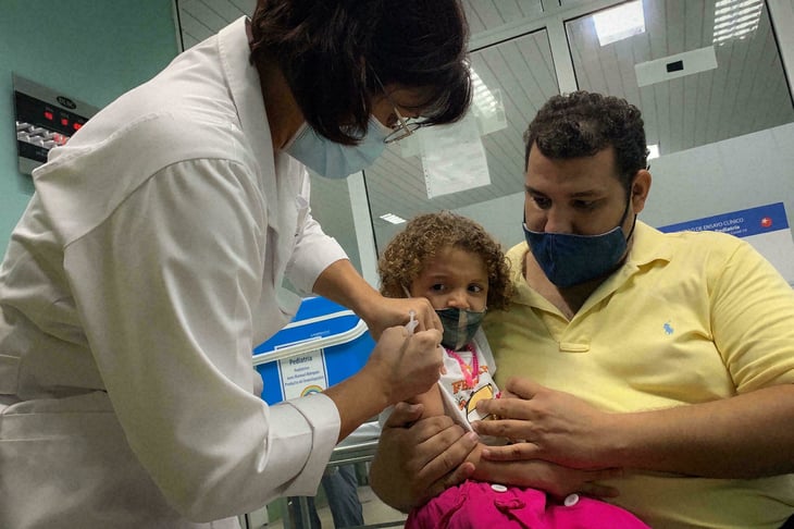 Médicos venezolanos rechazan el uso de vacunas cubanas sin aval en niños de entre 2 y 11 años de edad