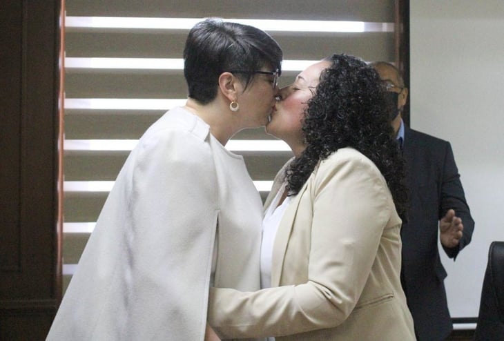 Se casa la primera pareja del sexo femenino en Querétaro