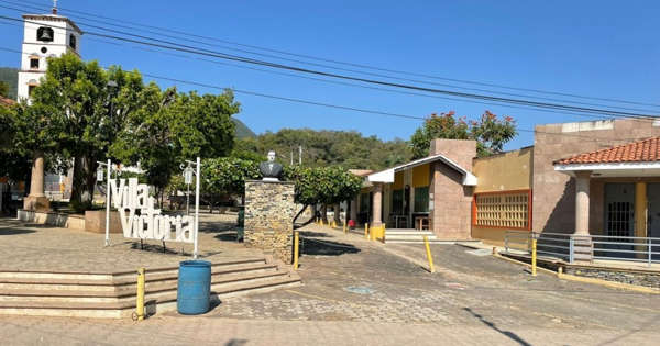 Pobladores de Villa Victoria desengañan a gobernador Ramírez Bedolla