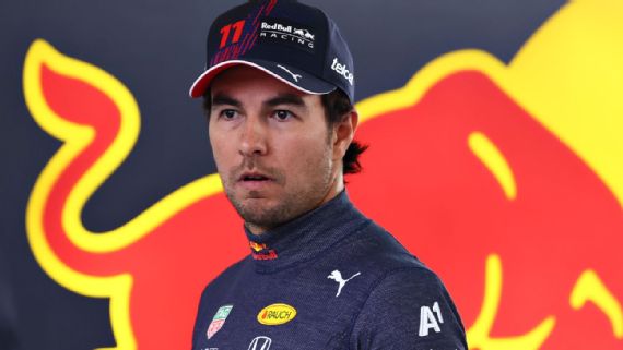 Checo Pérez quedó fuera del Top 10 de los jefes de F1