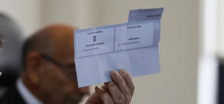 Chile inicia el conteo de votos en medio de críticas por falta de transporte