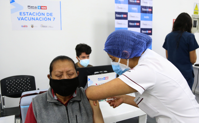 Ecuador aplica 51,000 dosis antiCOVID en 'Vacunatón' de fin de semana