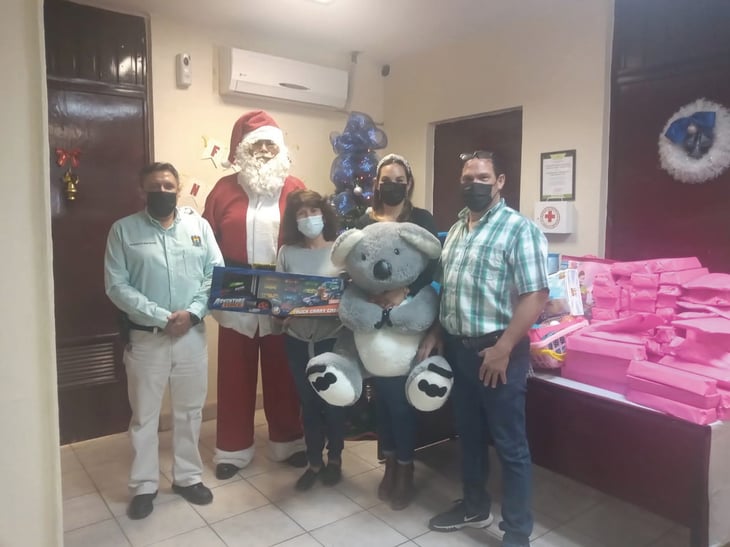 FIME de Monclova entrega juguetes a jardín de niños 'Maurilio Nañez'