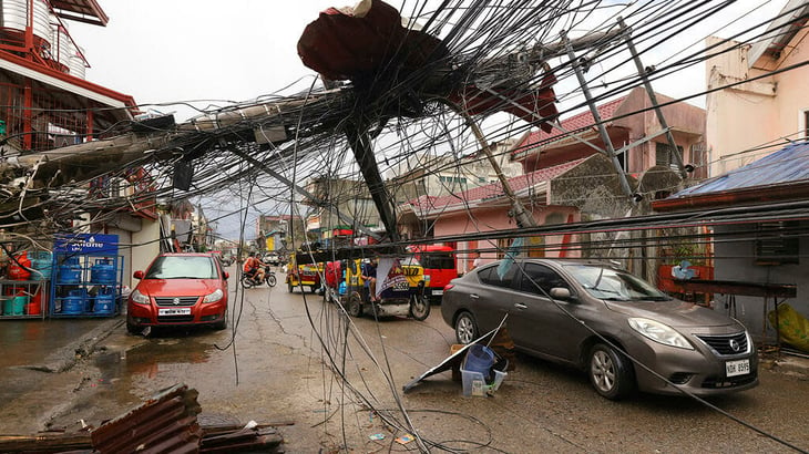Filipinas acelera la ayuda para las víctimas del devastador tifón Rai