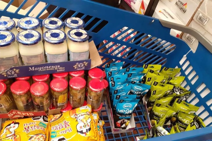 PROFECO inmoviliza en Walmart, sopas ramen, aceitunas, galletas, frituras y alimentos