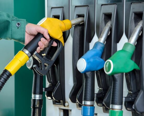 Gobierno de Ecuador decidirá sobre precio de los combustibles antes de 2022