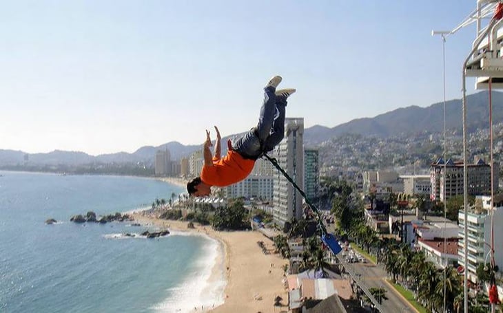 En Acapulco reabrirán bungy: Si quieres saltar, te explicamos por qué deberías pensarlo dos veces