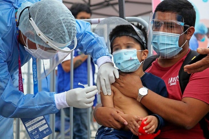 Ecuador obliga a la población a vacunarse contra la COVID-19