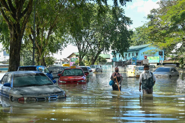 Malasia se prepara para nuevas inundaciones mientras se recupera del desastre