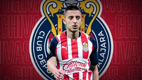 Chivas hace oficial la incorporación de Roberto Alvarado para el Clausura 2022