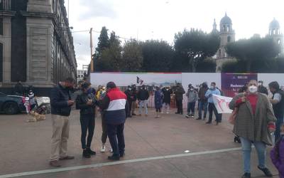 Trabajadores del ayuntamiento de Toluca exigen pagos