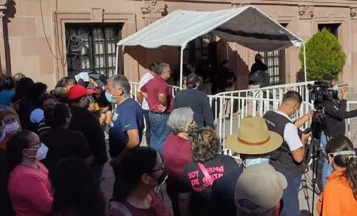 Trabajadores de la Universidad Autónoma de Coahuila exigen pago por catorcena