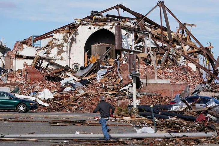 En Kentucky Crece cifra de muertos por tornado;  hasta ahorita van 77 víctimas