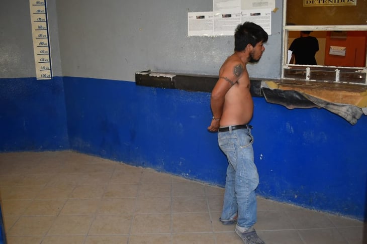 Vecino de Praderas de Monclova es encerrado en las celdas por su vicio al alcohol