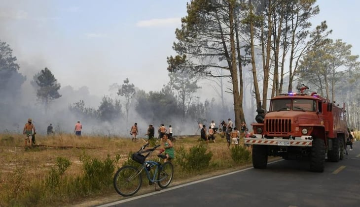 Incendio en importante ruta de Uruguay es controlado por bomberos