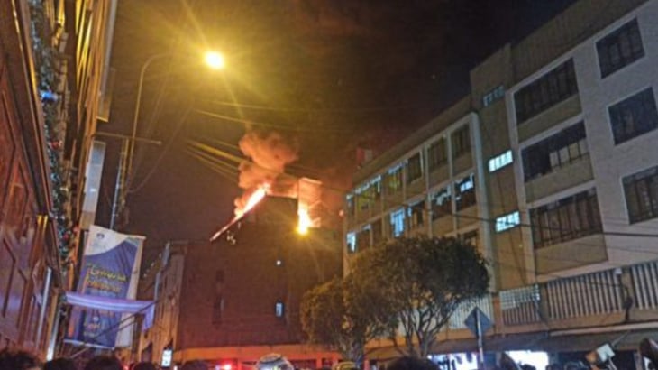 Incendio en centro de Lima cerca a zona comercial que ardió hace 20 años