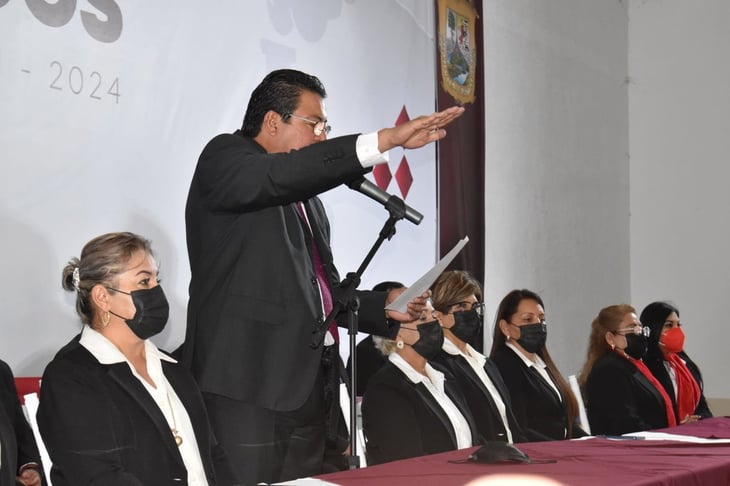 Roberto Piña toma protesta como alcalde de Frontera