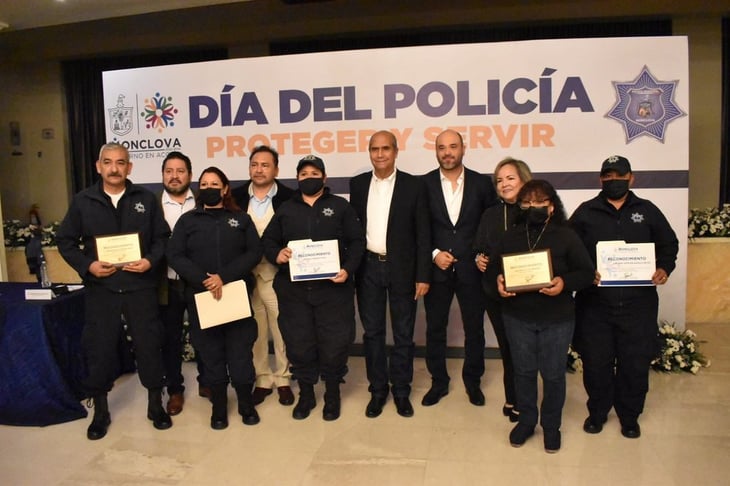 Elementos de Seguridad Pública reciben reconocimientos por el Día del Policía