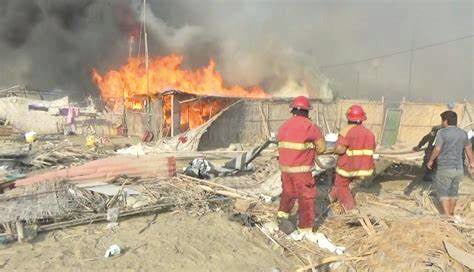 En Monterrey arrasa incendio tejabanes; más de 100 familias se quedan sin hogar