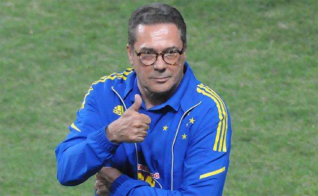 El entrenador uruguayo Paulo Pezzolano dirigirá al Cruzeiro