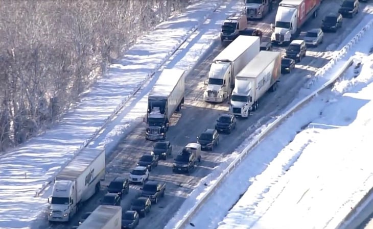 Senador de EU queda varado 27 horas en autopista por nevadas