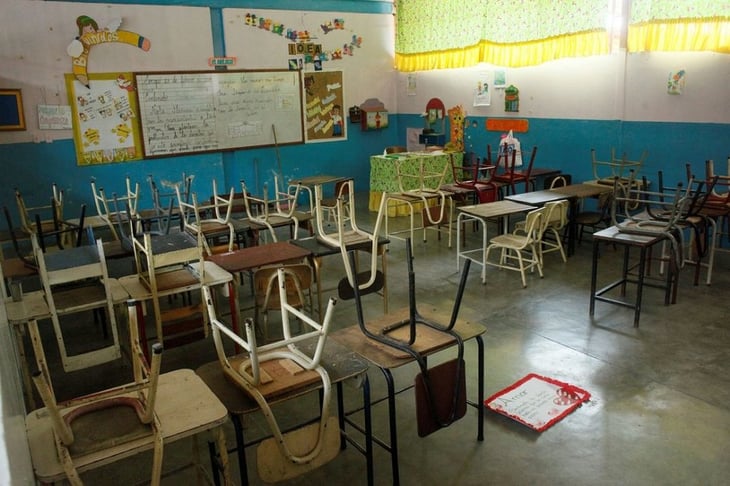 Florida sufre escasez de maestros escolares en medio del repunte de la COVID-19
