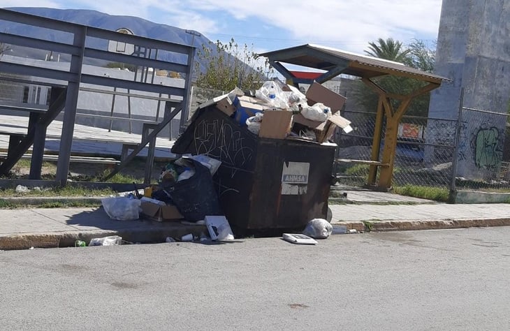 Contenedores de Monclova presentan exceso de basura