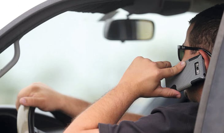 Monclova: Multas a conductores que hablan por celular
