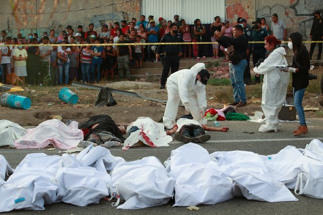 Investigaciones continúan a un mes de accidente de migrantes en México
