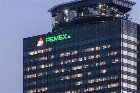 la secretaría de Hacienda reduce deuda de Pemex en 3 mil 200 millones de dólares