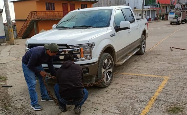 Chicahuaxtla retiene vehículo oficial de Putla