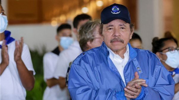 Ortega jura para su quinto mandato, cuarto seguido y segundo junto a Murillo
