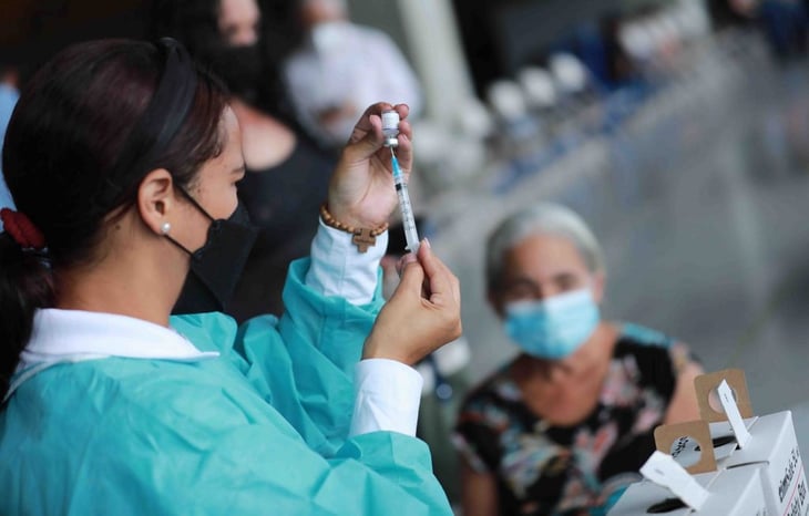 Chile inicia aplicación de la cuarta dosis de vacuna antiCovid;  en medio de un rebrote