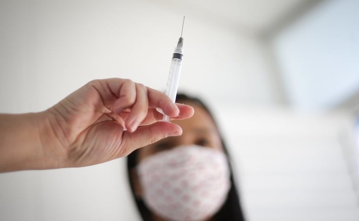 Denuncian aplicación de vacunas ilegales contra Covid en NL