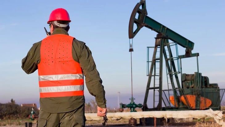 El petróleo Brent sube un 1.13 %, hasta 84.67 dólares