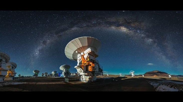 El telescopio ALMA capta 'in fraganti' a un intruso estelar