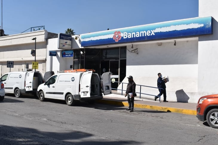 Incertidumbre en adultos mayores de Monclova por la venta y cambio de Banamex