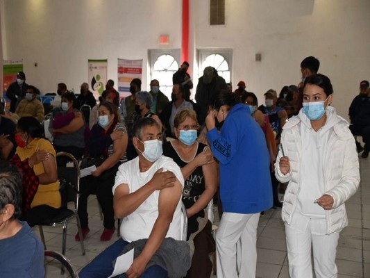 En Coahuila más de 40 mil maestros ya recibieron refuerzo antiCOVID-19