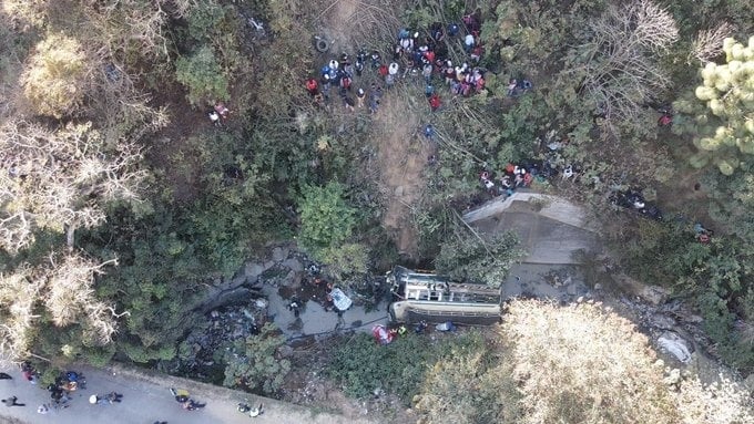 Cinco fallecidos en accidente de autobús en Guatemala tras caer a un barranco