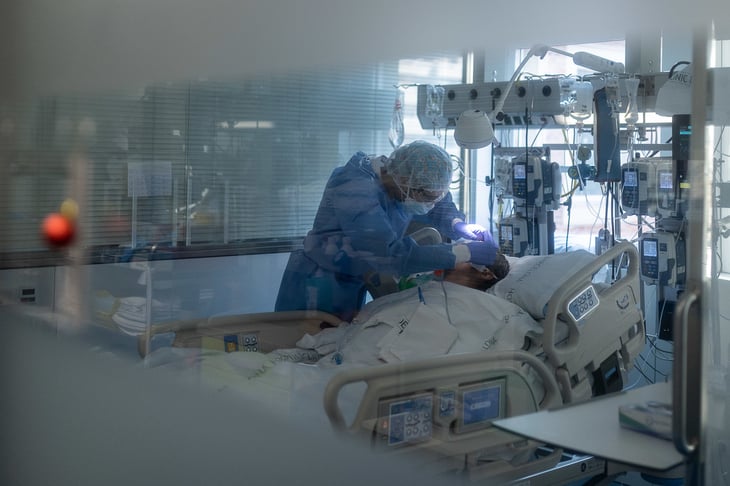 Los hospitales franceses siguen saturados, a pesar de que el pico ya pasó