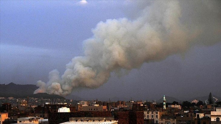La coalición árabe realiza bombardeos contra líderes de los hutíes en Saná