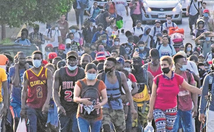 Migrantes marchan en Palenque por visas