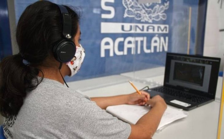 AMLO celebra que la UNAM analice regreso a clases presenciales 