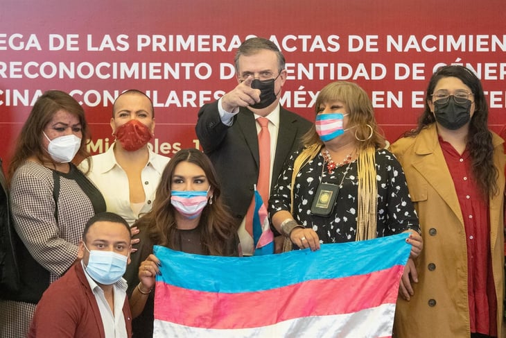 México entrega primeras actas de nacimiento a personas trans en el exterior