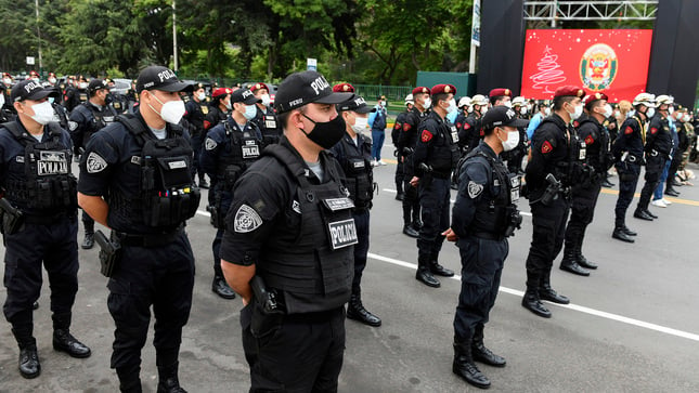 Perú refuerza la presencia policial para combatir a la delincuencia en Lima
